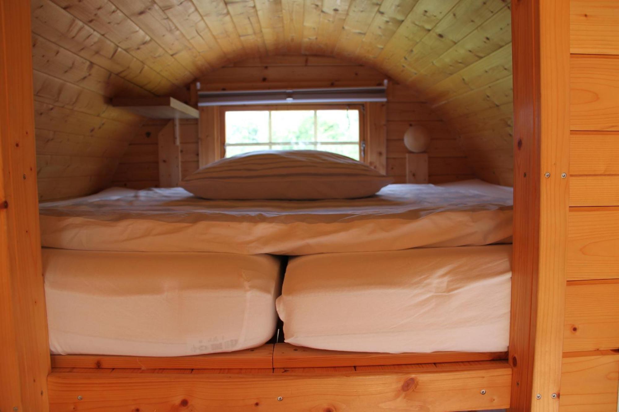 Schlaffässer Teichwiesenhof Oldenburg in Holstein Zimmer foto